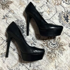 Jessica Simpson pumps